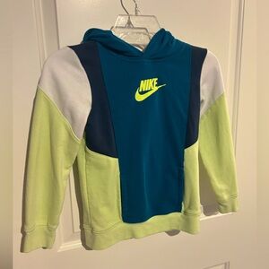 Nike hoodie size 6-7‎